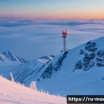 항공기 레이더 시스템 - A high-tech aviation radar station situated on a snowy mountain peak in Russia, featuring large phas...